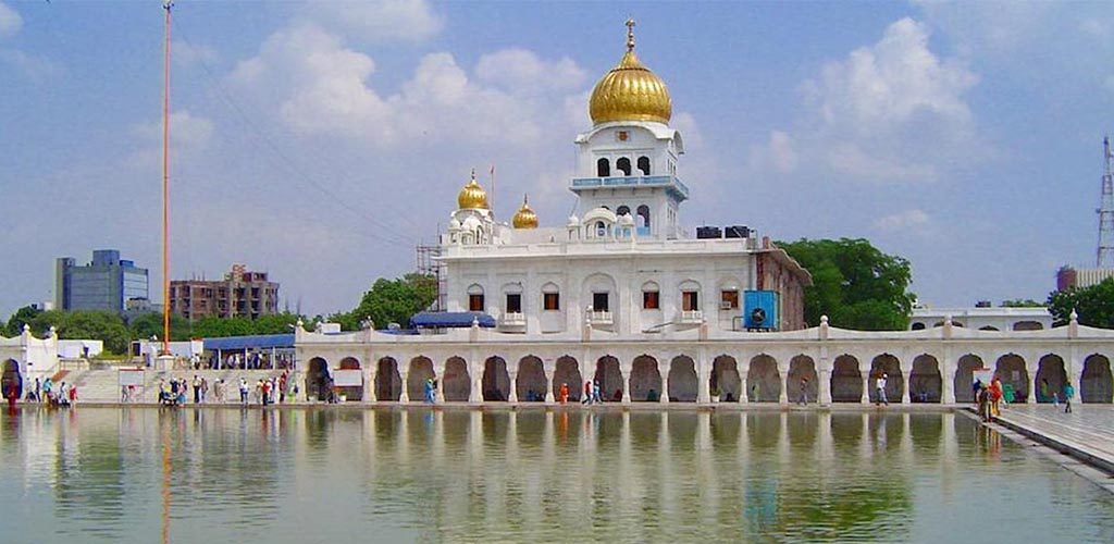 10 Best Tourist Places To Visit In Delhi  - Gurudwara Bangla Sahib.